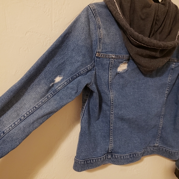Hollister women's hooded distressed jean jacket. Size L. - Picture 6 of 8